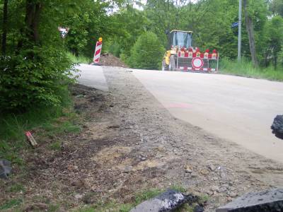 Nur vereinzelt wie auf diesem Foto zu erkennen musste die Fahrbahndecke ge&ouml;ffnet werden.