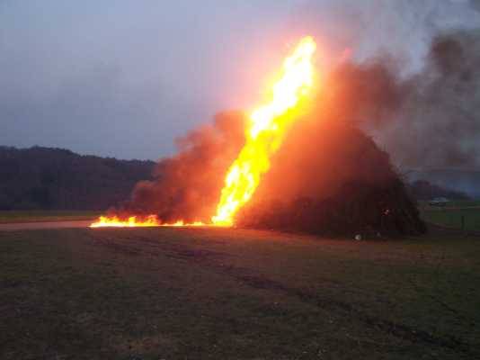 ../Images/osterfeuer275.jpg