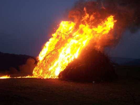 ../Images/osterfeuer278.jpg