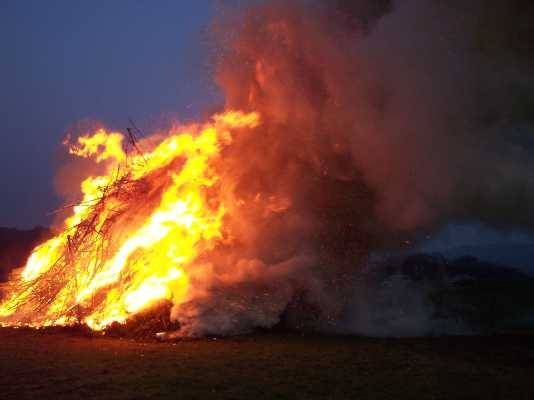../Images/osterfeuer283.jpg