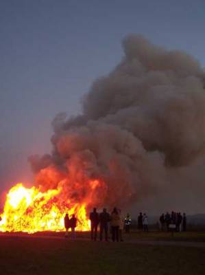 ../Images/osterfeuer286.jpg