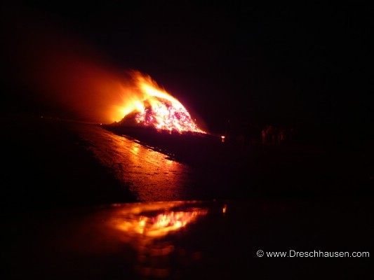 ../Images/osterfeuer408.jpg